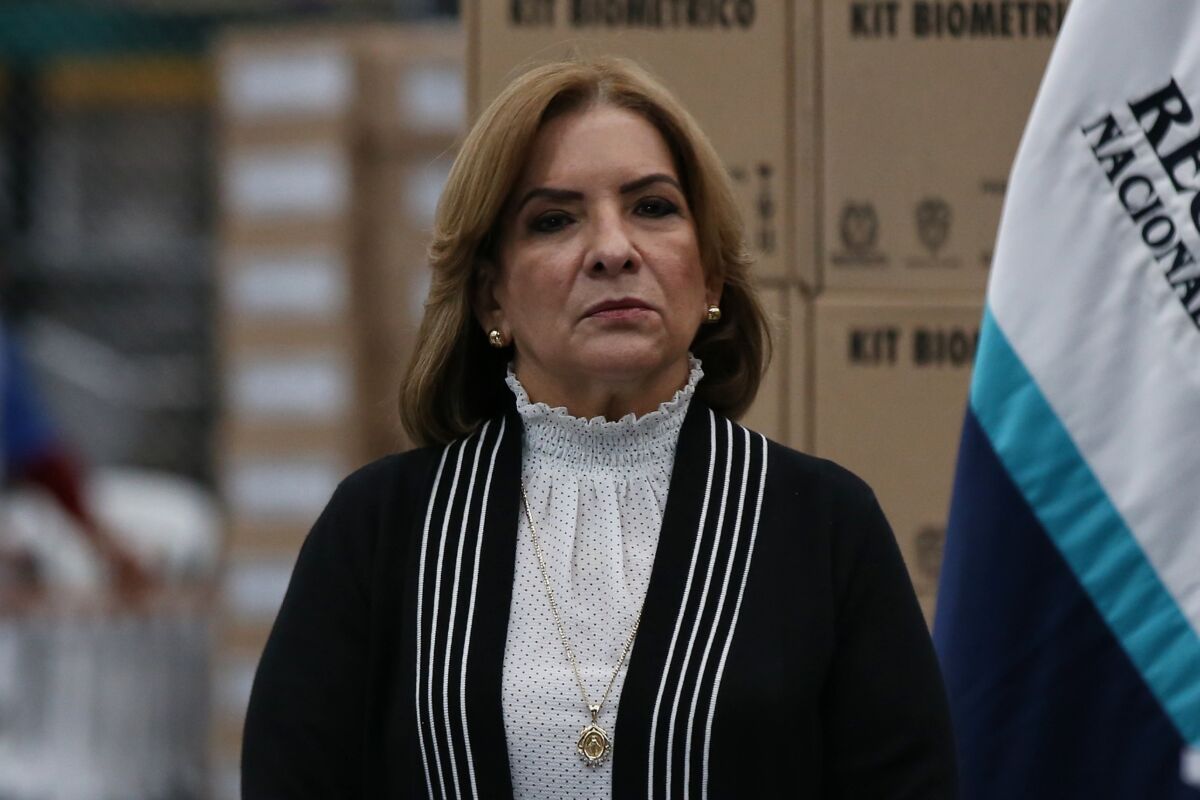 Procuraduría presentará estudio para una reestructuración del sistema carcelario 1 Procuraduría presentará estudio para una reestructuración del sistema carcelario La procuradora general, Margarita Cabello, se pronunció frente a las investigaciones disciplinarias que se han venido adelantando frente al escándalo del Inpec, luego de que Juan Larrison Castro Estupiñán alias ‘Matamba’ se fugara de la cárcel La Picota en Bogotá. Dijo que se avanza en un estudio sobre la situación del instituto carcelario que será remitido al Ministerio de Justicia.