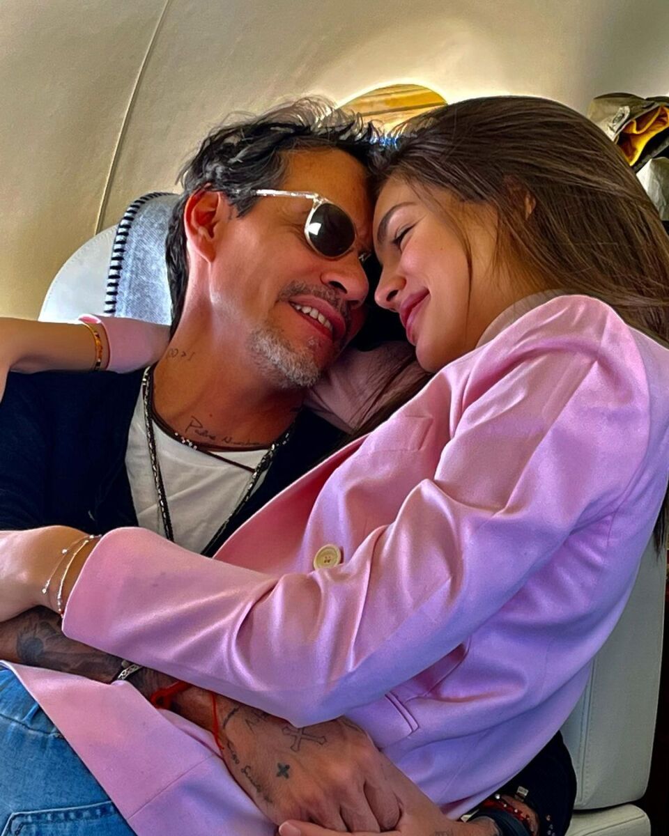 ¡Es 31 años menor! Marc Anthony confirma quién es su nueva pareja El cantante de salsa Marc Anthony, por medio de las redes sociales hizo pública su nueva relación amorosa, esta vez con la modelo y Miss Paraguay 2021, Nadia Ferreira, a quien le lleva 30 años de diferencia.