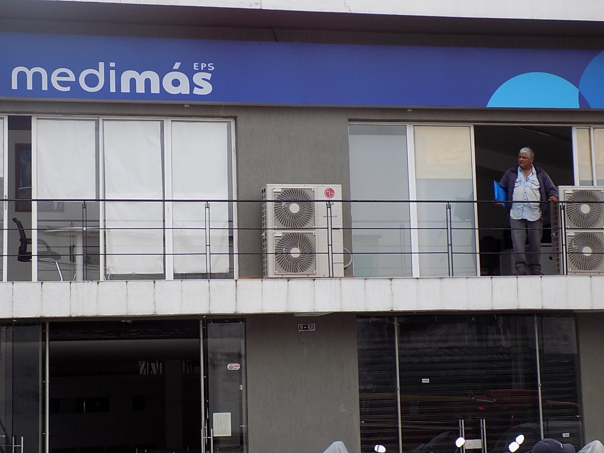 Ordenan liquidación de la EPS Medimás por su mala situación financiera La Superintendencia Nacional de Salud ordenó la liquidación de la EPS Medimás por deterioro de los indicadores financieros y la creciente tasa de quejas de sus usuarios.
