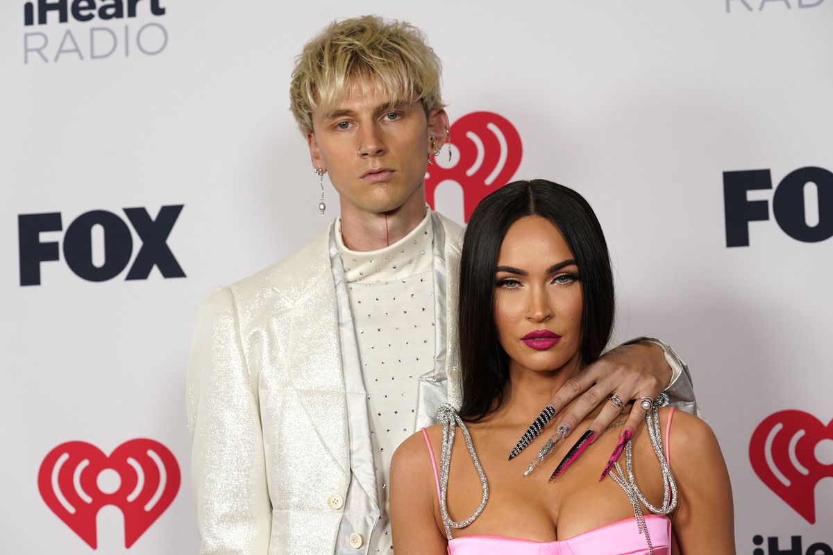 La bella actriz de Hollywood, Megan Fox, estuvo en Bogotá Las imágenes de Megan Fox en Bogotá dejaron a más de uno sorprendido. La actriz de Hollywood, reconocida por interpretar papeles en las películas de Transformers, Tortugas Ninja, Diabólica Tentación, entre otros estuvo en la capital junto a su novio el músico Machine Guy Kelly.