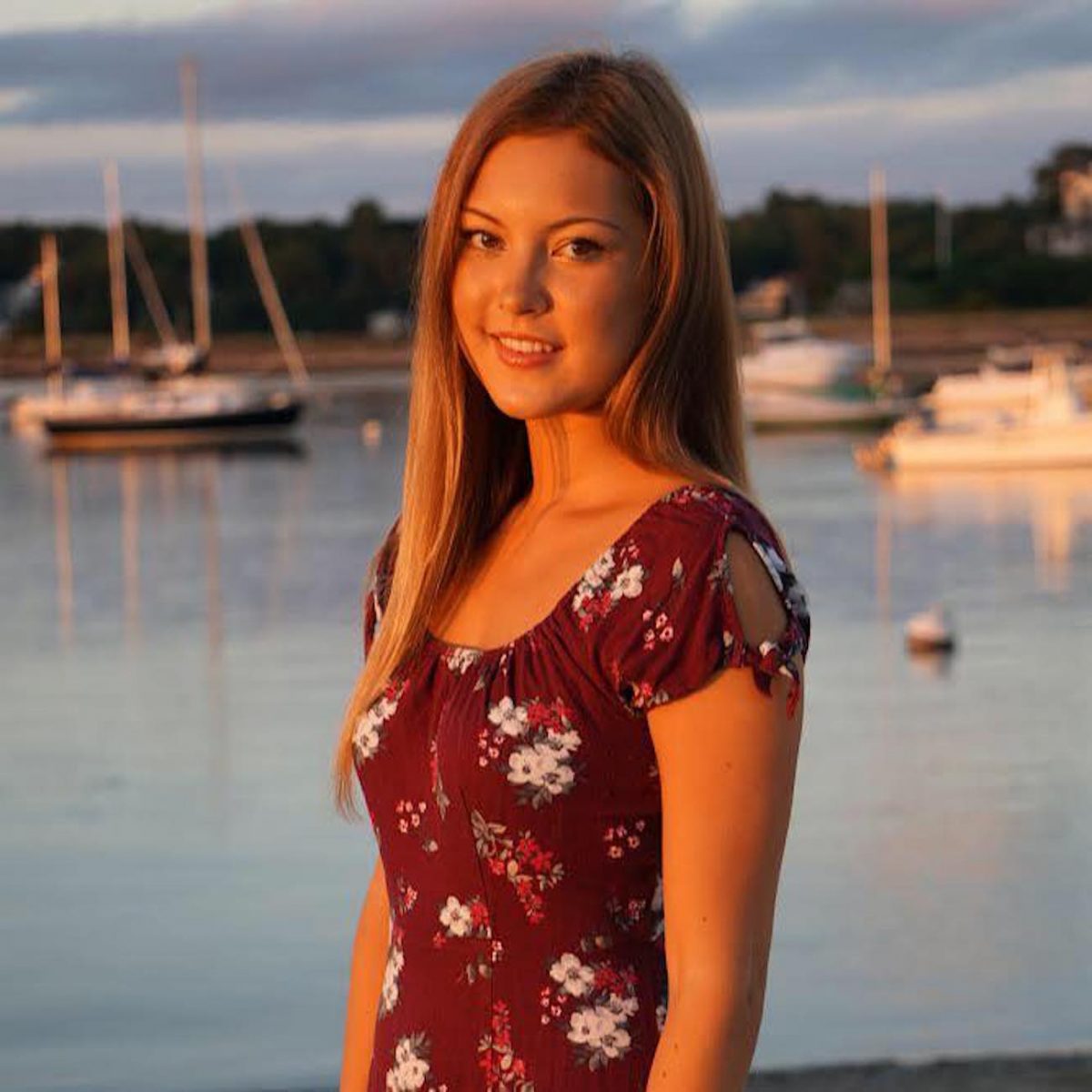 Jovencita fue asesinada por sujeto que conoció en Tinder Mieke Oort, una joven de tan solo 21 años de edad, fue asesinada en Países Bajos por un hombre de 27 años, quien al parecer se había obsesionado con ella, y luego de que la relación finalizara decidió asesinarla. Los jóvenes se habían conocido a través de la aplicación Tinder.