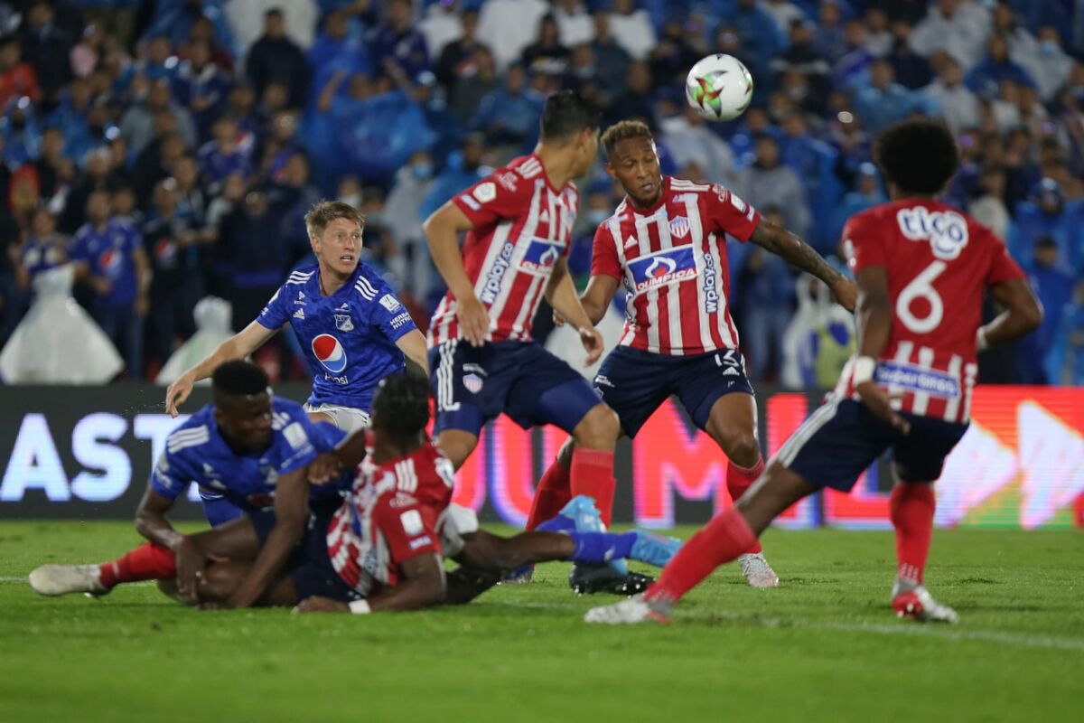 Junior quiere asegurarse un cupo en cuartos de final de la copa Betplay 1 Junior quiere asegurarse un cupo en cuartos de final de la copa Betplay Junior quiere asegurarse un cupo en los cuartos de final de la Copa Colombia, para lo cual el técnico Juan Cruz Real ha manifestado que llevará a su mejor equipo para el partido de vuelta que se estará disputando este miércoles 11 de mayo en el estadio Nemesio Camacho ‘El Campín’, ante el Independiente Santa Fe.