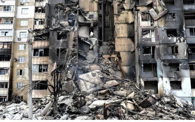 Las afectaciones tras un mes del conflicto entre Rusia y Ucrania La guerra emprendida por Rusia contra Ucrania, de la que este jueves se cumplió un mes, ha dejado ya más de 700 civiles muertos y 3,4 millones de refugiados.
