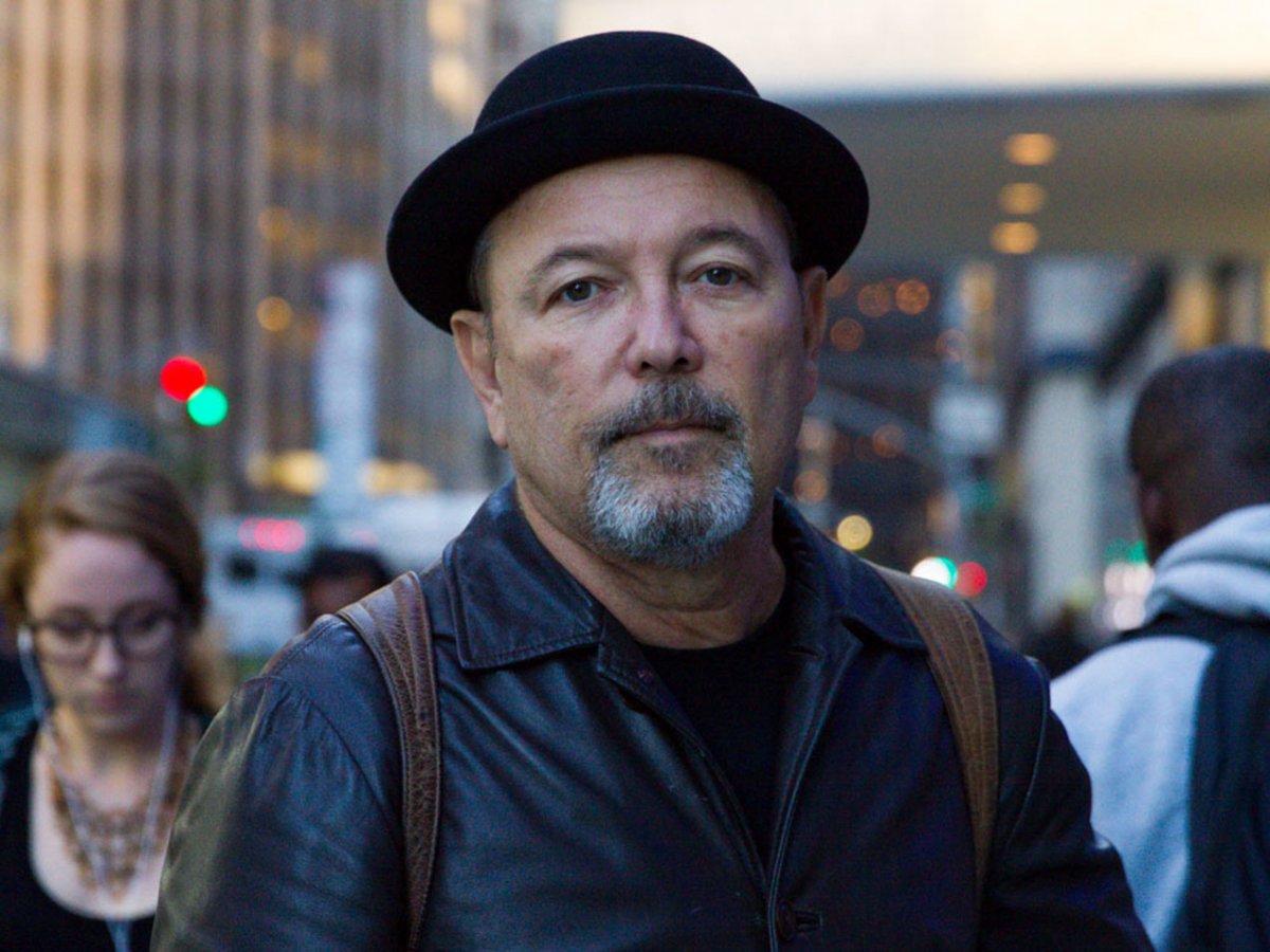EN VIDEO: La respuesta de Rubén Blades a la pelea de Residente y J Balvin Aunque directamente no estaba involucrado en el tira y afloje entre Residente y J Balvin, su nombre sí se escuchó entre las líneas musicales del boricua, y por esa razón Rubén Blades salió en las últimas horas a dar su punto de vista rapeando.