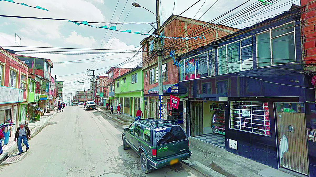 A María la asesinó su pareja en Soacha Los habitantes del sector de Casa Loma, en el municipio de Soacha, no salen todavía de su asombro y de la tristeza al enterarse de la lamentable muerte de una mujer que fue asesinada a manos de su pareja sentimental el fin de semana.