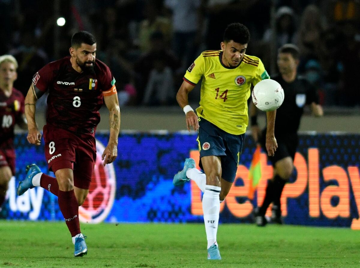 ¡Qué desilusión, nos quedamos sin Mundial! 2 ¡Qué desilusión, nos quedamos sin Mundial! Aunque Colombia ganó como visitante en terreno venezolano, desafortunadamente los puntos no le alcanzan para llegar al repechaje, ya que la Selección de Perú le ganó 2-0 a Paraguay, y dejaría penando a la 'tricolor' por tan solo un punto en la tabla de clasificación. Este resultado aleja totalmente a Colombia de ir al Mundial y pone fin a la selección en su camino de ir pelear la copa en Catar.