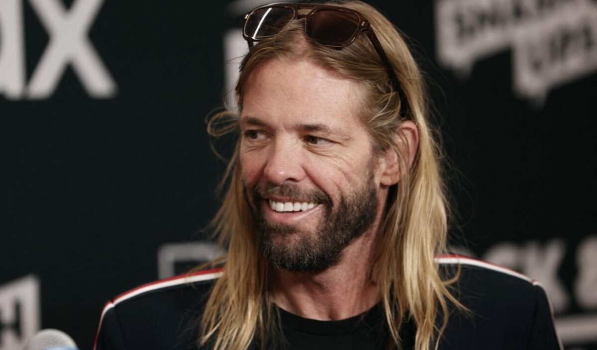 The Foo Fighters cancela su gira mundial tras la muerte de su baterista 1 The Foo Fighters cancela su gira mundial tras la muerte de su baterista The Foo Fighters han cancelado su gira mundial de 2022 tras la muerte de su batería Taylor Hawkins, el pasado 25 de marzo.