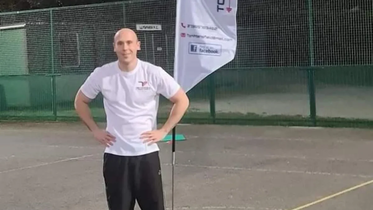 Entrenador murió de sobredosis al calcular mal el suplemento proteínico Thomas Anthony Mansfield, quien se desempeñaba como entrenador personal, murió tras calcular mal el suplemento deportivo que tomaba para mejorar su rendimiento. El hombre de 29 años tuvo una sobredosis de cafeína de manera accidental.