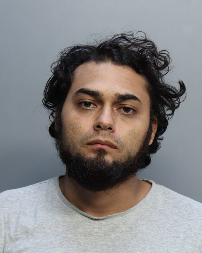 Conductor colombiano es acusado de violar a turista en Miami El conductor colombo estadounidense y prestador de servicio de la aplicación Lyft, Kevyn Rojas, fue acusado este miércoles de violar el pasado fin de semana a una turista estadounidense que estaba de visita en Miami Beach, en el sur de Florida.