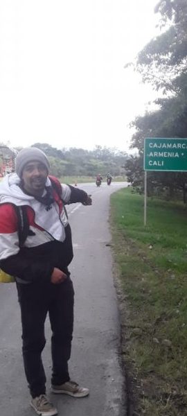 Familiares esperan dar su último adiós a Jhoan Con un nudo en la garganta y el corazón hecho pedazos, los familiares de Jhoan Esteban Riveros López (de 30 años), un líder social de la localidad de San Cristóbal, esperan poder repatriar su cadáver para darle el último adiós tras su trágica muerte en Perú, este fin de semana.