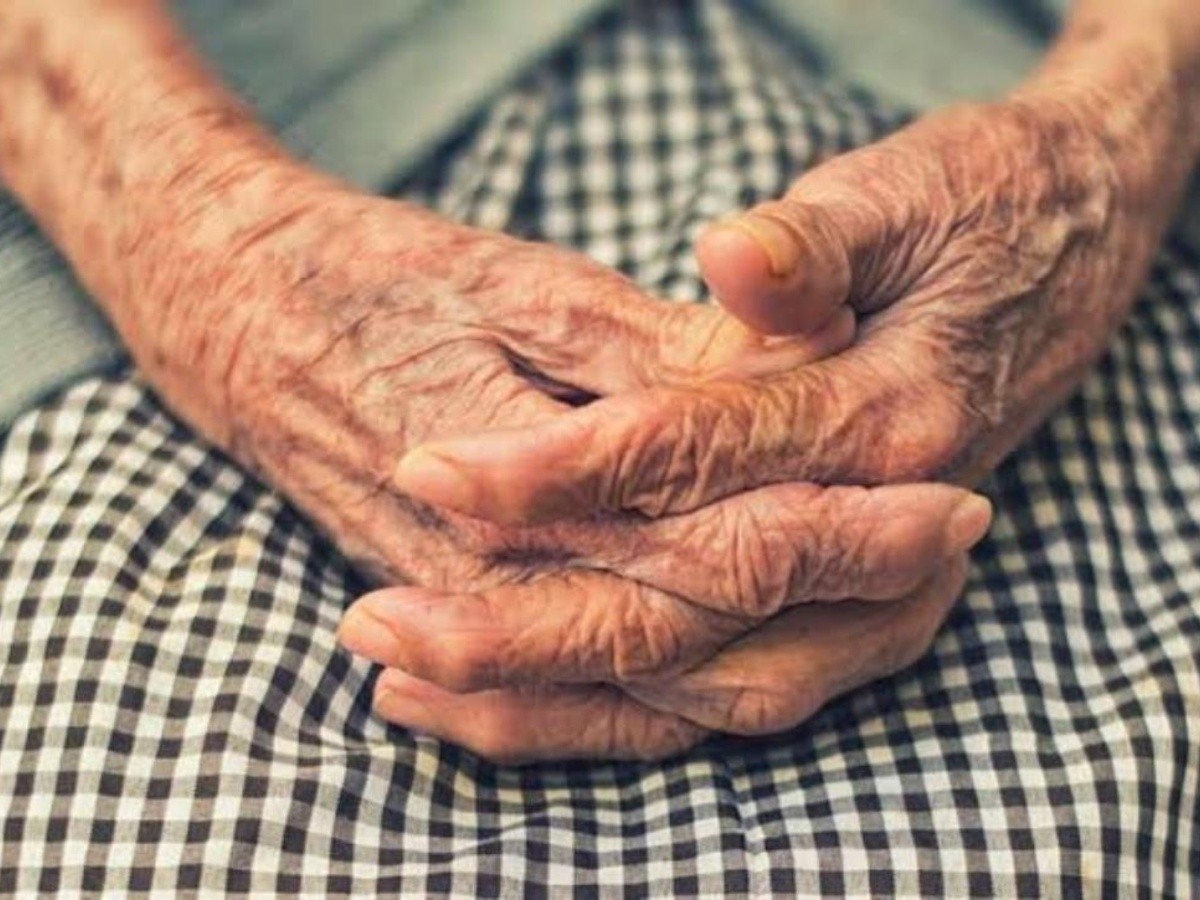 ¡Salvaje! Lo capturan por violar a abuelita de 80 años Un estremecedor y aberrante caso de violación sexual, con una anciana de 80 años de edad como la víctima, causa revuelo internacional. El hecho ocurrió en Estados Unidos, donde la adulta mayor fue el blanco del salvaje ataque de un sujeto que fue identificado como Luis Felipe González.