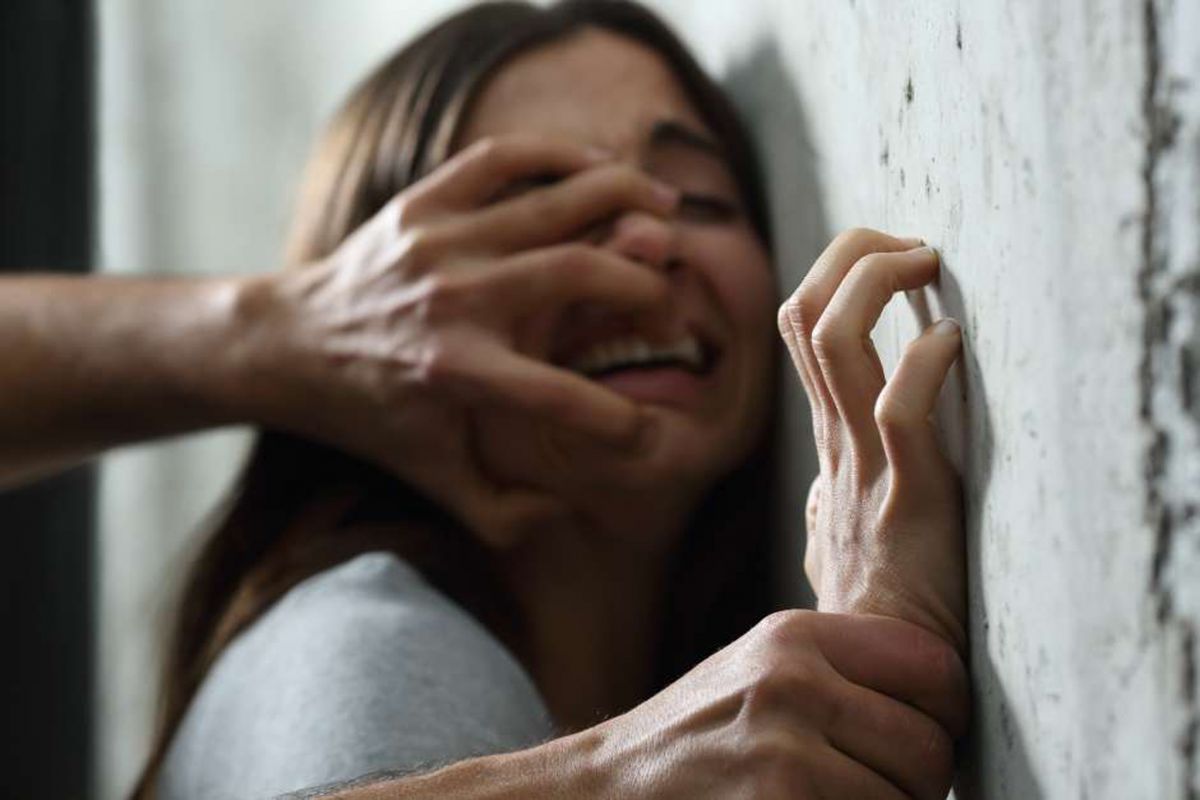Otra víctima en la AutoNorte: La abusaron y la amenazaron con cortarle los dedos 1 Otra víctima en la AutoNorte: La abusaron y la amenazaron con cortarle los dedos En las últimas horas se conoció que una banda de atracadores en la Autopista Norte, cerca al peaje de Los Andes, tenía su guarida donde atacaban a ciudadanos que transitaban por la zona para quitarles sus pertenencias. Entre las víctimas se encuentran mujeres que denuncian haber sido robadas y abusadas.