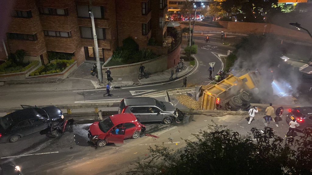 EN VIDEO: Accidente mortal por caída de volqueta en la Avenida Circunvalar