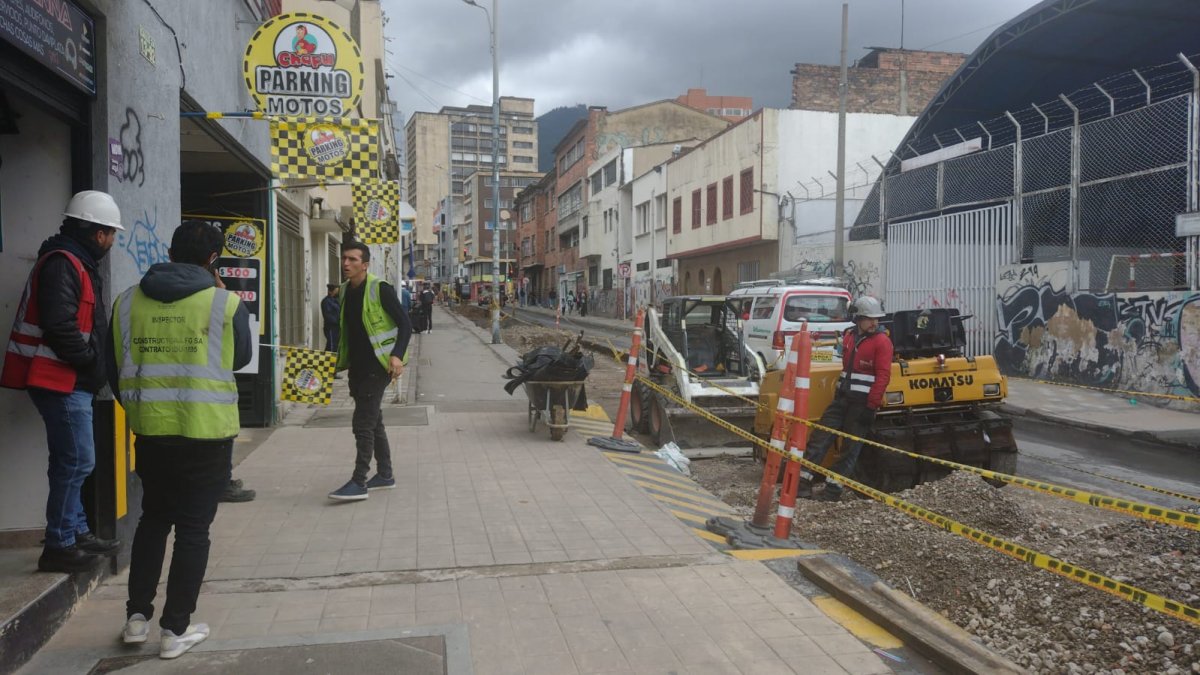 Misteriosa muerte en el barrio Alameda 2 Misteriosa muerte en el barrio Alameda Las horas se acumulaban para una familia que buscaba respuestas de un allegado que no daba signos de vida. Se trataba de un adulto mayor de aproximadamente 66 años de edad y quien vivía en el barrio Alameda (Santa Fe) en una casona de dos pisos.
