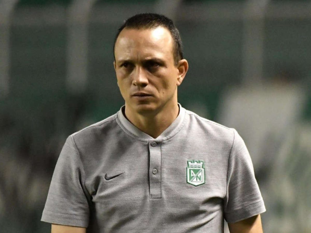 ¡No va más! Echaron al técnico de Nacional 1 ¡No va más! Echaron al técnico de Nacional ¿La voz del pueblo es la voz de Dios? Pues parece que Atlético Nacional escuchó a la afición, que pedía a gritos un nuevo técnico y la salida de Alejandro Restrepo del banquillo 'Verdolaga'.