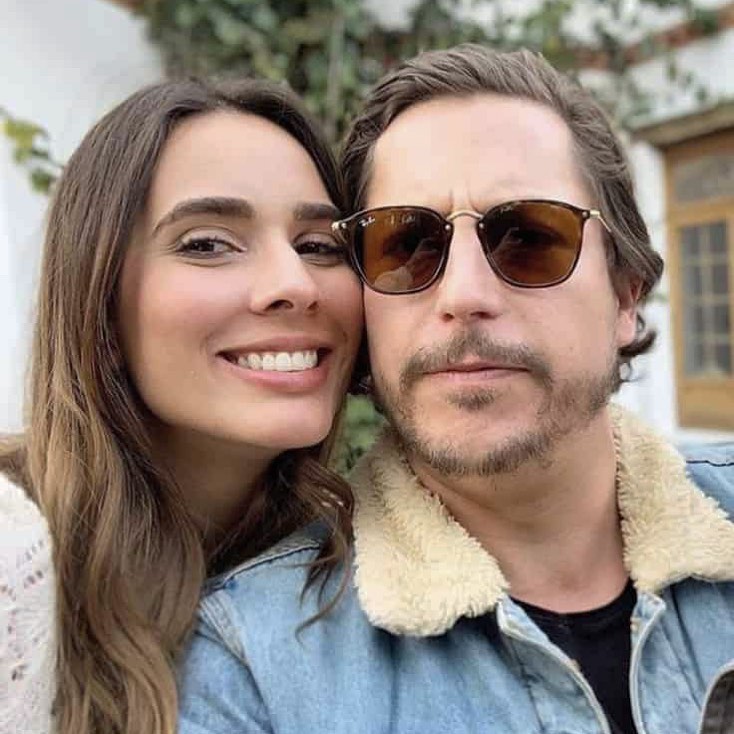 Alejandro Riaño y su esposa no van más Muy sorprendidos quedaron este martes los seguidores del humorista Alejandro Riaño al enterarse que se separa de su esposa, María Alejandra Manotas, con quien tiene tres hijos.