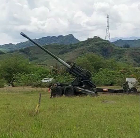 EN VIDEO: Cinco soldados heridos en un entrenamiento de mortero En medio de un entrenamiento de artillería que se realizaba en el municipio de Patía, Cauca, cinco soldados resultaron heridos luego de que una granada explotara.