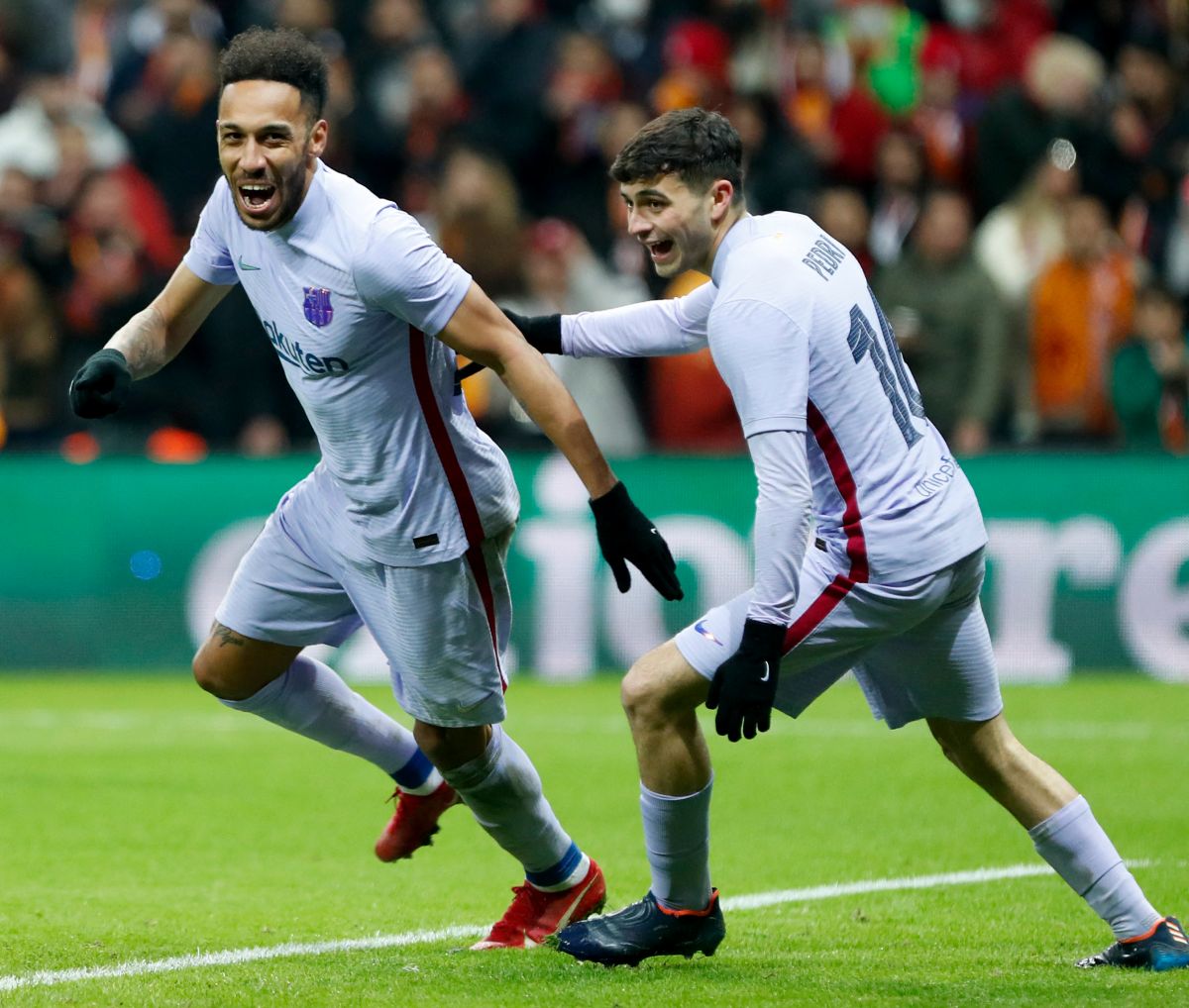 Con cuatro colombianos quedó el cuadro de cuartos en la Europa League El Barcelona y el Atalanta sellaron este jueves sus cupos a los cuartos de final de la Europa League, una ronda en la que no estarán los dos equipos sevillanos, Betis y Sevilla, que se vieron castigados en la prórroga ante el Eintracht Frankfurt y el West Ham, respectivamente.