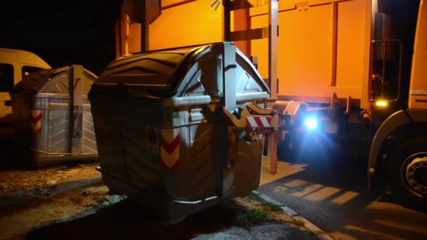 Fallece mujer en 'bici' al ser arrollada por camión de basura en Chapinero 1 Fallece mujer en 'bici' al ser arrollada por camión de basura en Chapinero En la localidad de Chapinero se presenció un lamentable accidente de una joven de tan solo 25 años que habría fallecido tras ser arrollada por un carro recolector de basura en la noche de este miércoles, cuando se movilizaba en bicicleta.
