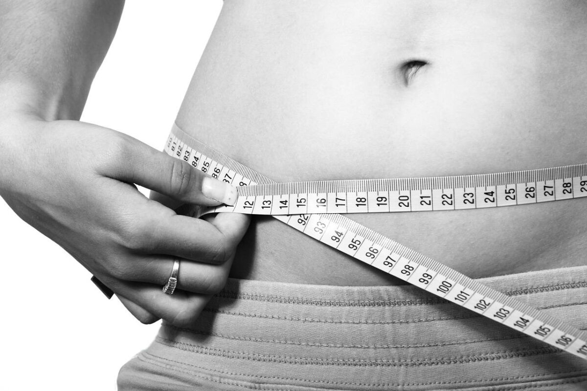 ¡Atento! Esta es la fruta que le ayuda a adelgazar y a producir colágeno natural Son varias las opciones para adelgazar que venden día a día, sin embargo, mucha resultan siendo falsas y hasta perjudiciales para la salud. Una adecuada alimentación es una herramienta indispensable para lograr perder esos kilitos de más; dentro de ella, las frutas como el kiwi son indispensables.