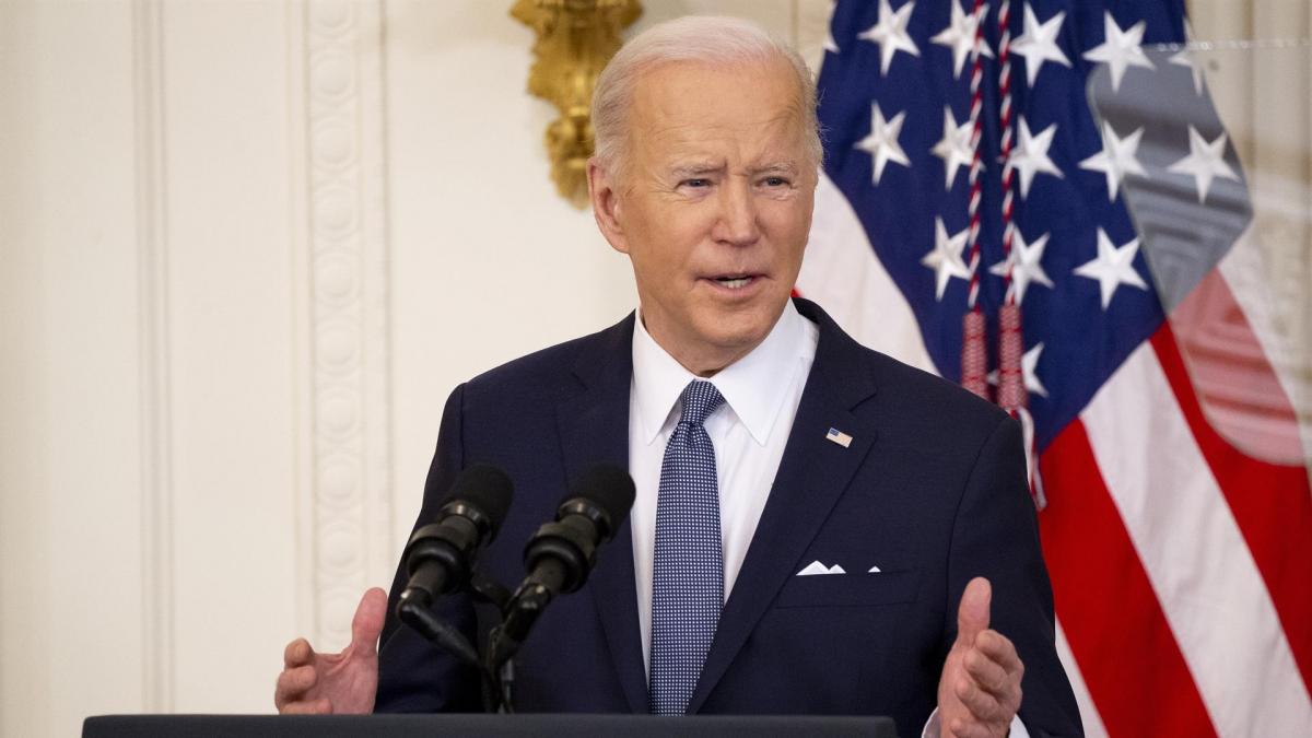 Biden lamentó suspensión del derecho al aborto en Estados Unidos 3 Biden lamentó suspensión del derecho al aborto en Estados Unidos El presidente de Estados Unidos, Joe Biden, ha advertido de que la decisión adoptada este viernes por el Tribunal Supremo de revocar el derecho constitucional al aborto "pone en riesgo" la salud y la vida de las mujeres y hace "retroceder a Estados Unidos 150 años".