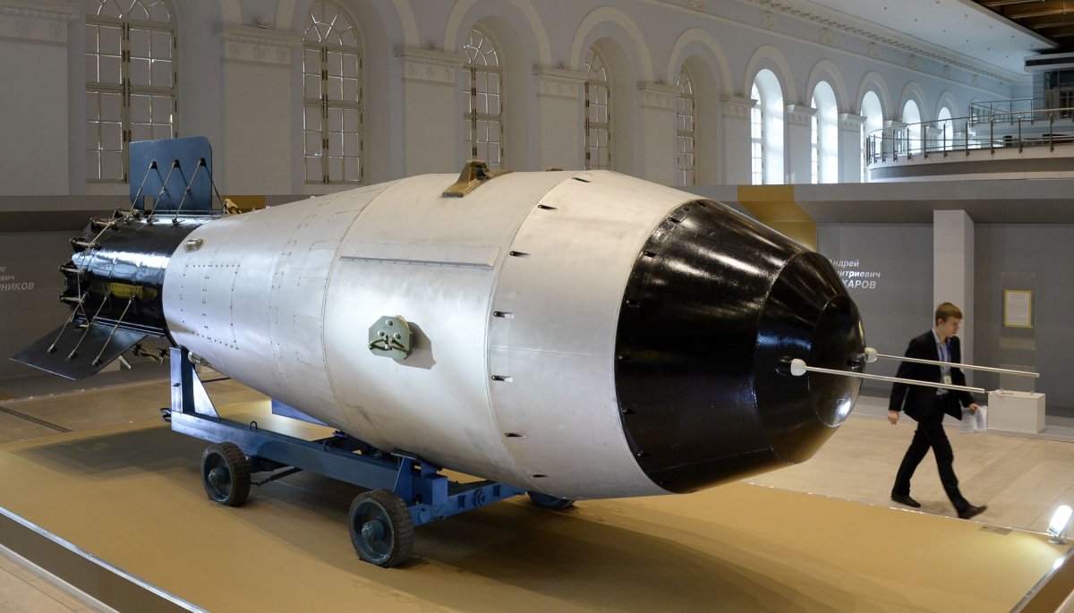 Putin mete miedo con sus misiles nucleares 2 Putin mete miedo con sus misiles nucleares tras varios días de la temeraria invasión de Rusia a Ucrania, las tensiones no han hecho más que endurecerse y, al menos a día de hoy, el conflicto parece cada vez más lejos de una resolución pacífica, con todo y que las delegaciones de ambos gobiernos se encuentran negociando.