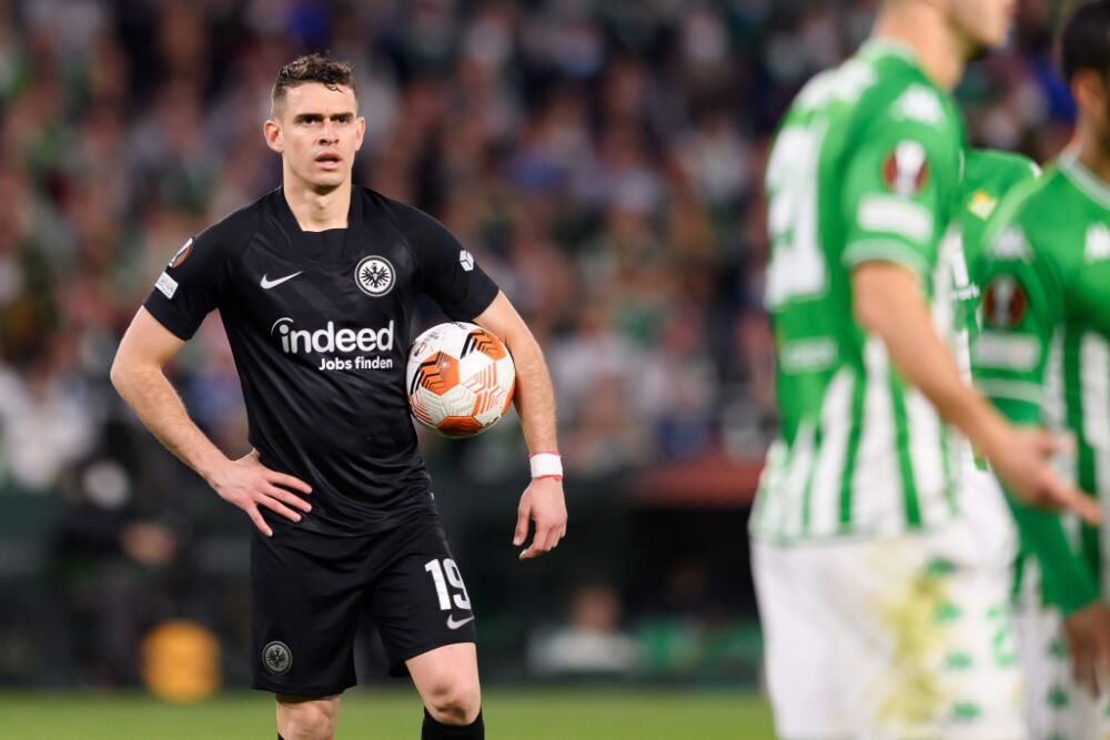 Con cuatro colombianos quedó el cuadro de cuartos en la Europa League El Barcelona y el Atalanta sellaron este jueves sus cupos a los cuartos de final de la Europa League, una ronda en la que no estarán los dos equipos sevillanos, Betis y Sevilla, que se vieron castigados en la prórroga ante el Eintracht Frankfurt y el West Ham, respectivamente.