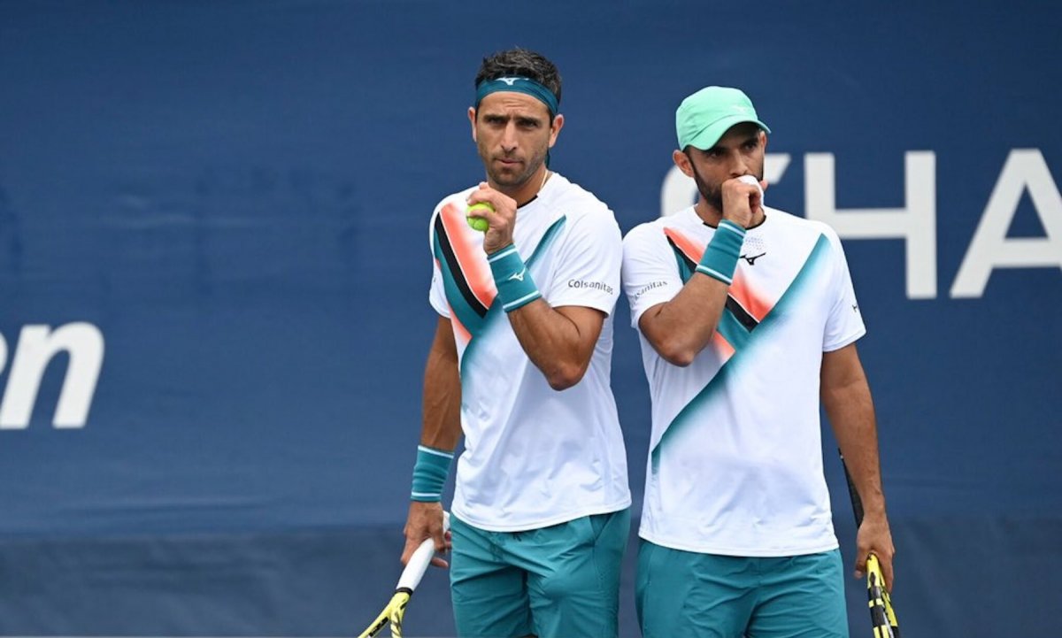 Cabal y Farah clasificaron a cuartos de final del Masters 1000 de Madrid Los tenistas colombianos Juan Sebastián Cabal y Robert Farah&nbsp;avanzaron de fase sin necesidad de enfrentarse a sus contrincantes y se metieron en los cuartos de final del Masters 1000 de Madrid.
