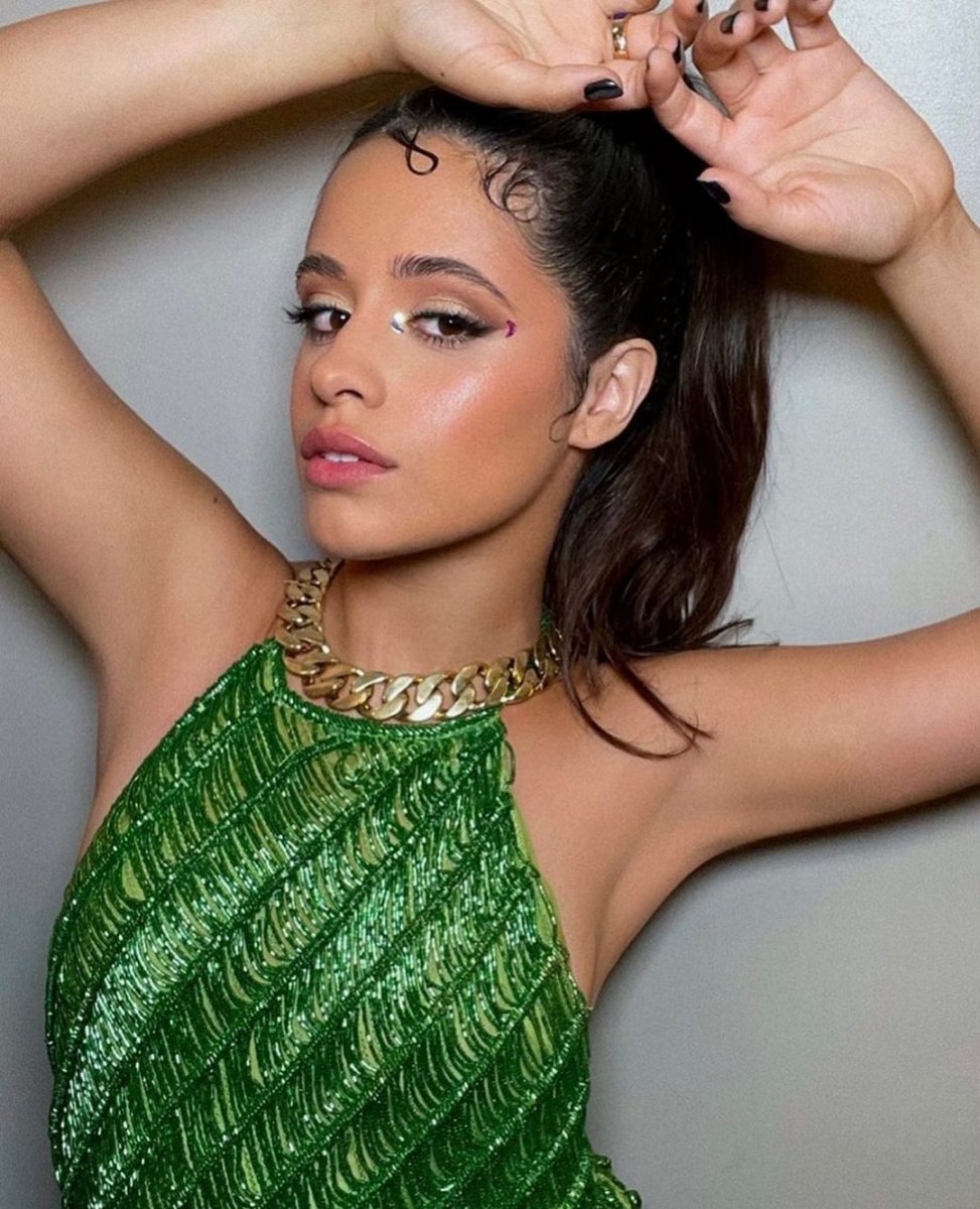EN VIDEO: ¡Se le vio una! Camila mostró mucho más que el cabello La artista Camila Cabello, reconocida en todo el mundo, se hizo viral mientras promocionaba su nuevo tema en compañía de Ed Sheran. Por un descuido durante una entrevista, dejó ver más de la cuenta y pasó uno de los momentos más vergonzoso de toda su carrera.