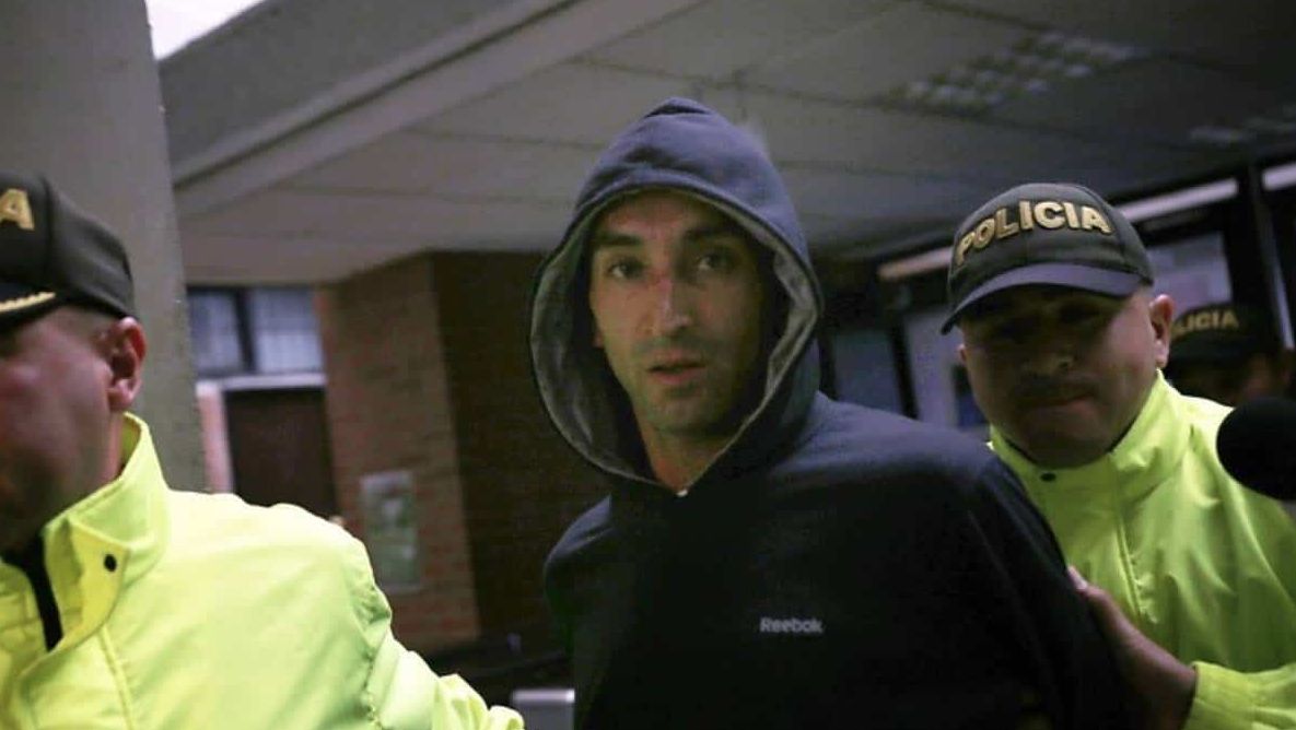 Condenado por ataque terrorista a la Escuela General Santander Hace pocos minutos la Fiscalía General de la Nación dio a conocer que Ricardo Andrés Carvajal Salgar, implicado en el ataque terrorista cometido hace poco más de tres años en la Escuela de Cadetes de la Policía Nacional General Francisco de Paula Santander, fue condenado al ser señalado por varios delitos.