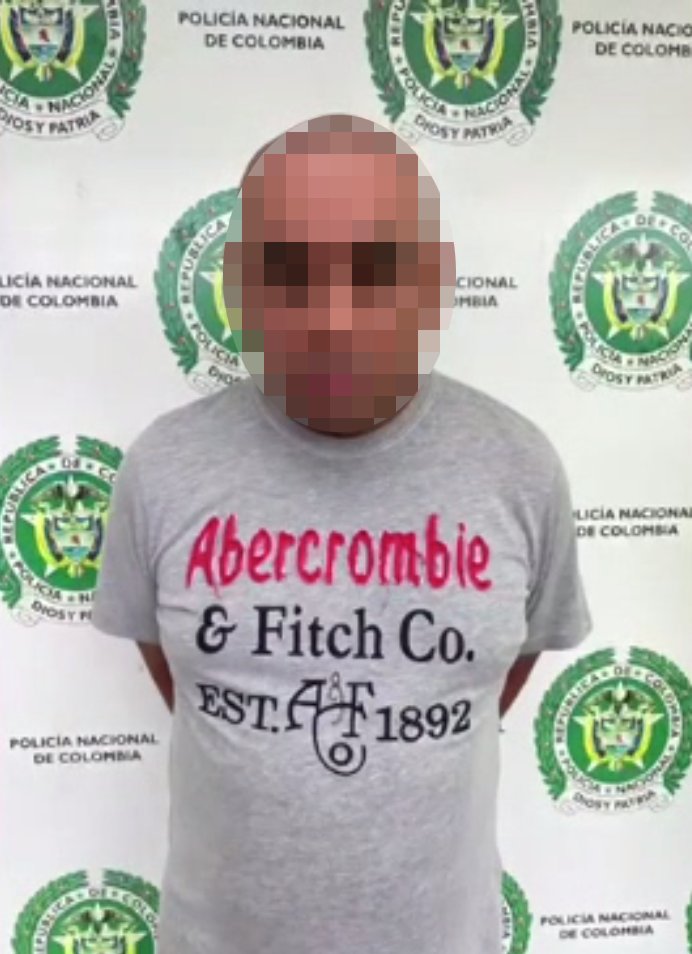 Capturan en Bogotá a peligroso atracador que robó a la exesposa de Maradona 1 Capturan en Bogotá a peligroso atracador que robó a la exesposa de Maradona Por medio de notificación roja de Interpol, y luego de un arduo trabajo de las autoridades, la Dirección de Investigación Criminal logró en las últimas horas la captura de un sujeto identificado como Omar Zahir Flórez Betancourt, ciudadano colombiano que cometió un hurto en Argentina, donde una de las víctimas fue la exesposa del fallecido astro del fútbol Diego Armando Maradona.