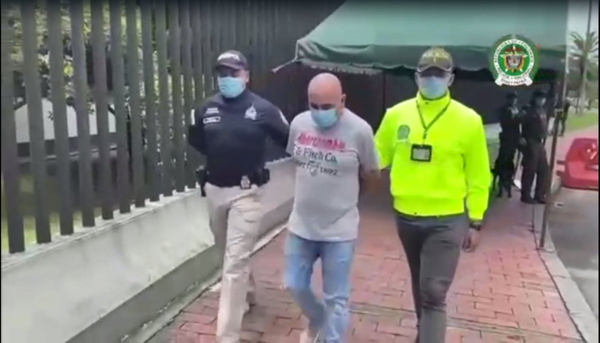 Capturan en Bogotá a peligroso atracador que robó a la exesposa de Maradona Por medio de notificación roja de Interpol, y luego de un arduo trabajo de las autoridades, la Dirección de Investigación Criminal logró en las últimas horas la captura de un sujeto identificado como Omar Zahir Flórez Betancourt, ciudadano colombiano que cometió un hurto en Argentina, donde una de las víctimas fue la exesposa del fallecido astro del fútbol Diego Armando Maradona.