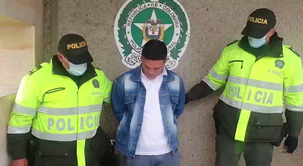 Capturan a dos pillos tras robar camión en Patio Bonito Después del intercambio de disparos se logró la captura de dos de los cuatro pillos, quienes están implicados, presuntamente, en este robo. Los otros dos lograron escaparse.