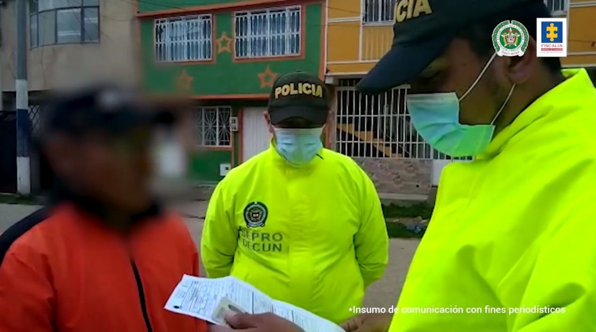 A prisión un hombre por secuestrar y abusar sexualmente de una menor en Soacha 2 A prisión un hombre por secuestrar y abusar sexualmente de una menor en Soacha En las últimas horas, la Fiscalía informó que fue enviado a prisión un hombre que secuestró y abusó sexualmente de una menor durante cinco días en el municipio de Soacha.