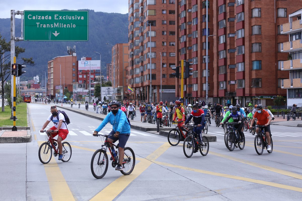 Tragedia en ciclovía: conductor borracho mató a ciclista y dejó varios heridos en Bogotá 1 Tragedia en ciclovía: conductor borracho mató a ciclista y dejó varios heridos en Bogotá En la mañana de hoy, se presentó un grave accidente el cual dejó un ciclista muerto y 5 más, gravemente heridos en la ciclovía de la calle 17 sur con carrera 9a.