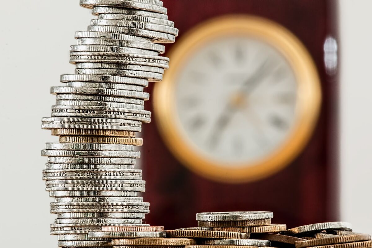 Conozca los tres requisitos para trasladarse de régimen pensional 1 Conozca los tres requisitos para trasladarse de régimen pensional Decidir qué régimen pensional le conviene más es clave para los ahorros de la vejez, por ello es importante conocer la diferencia entre el público y el privado, así como cuáles son los requisitos para poder cambiarse de uno al otro.