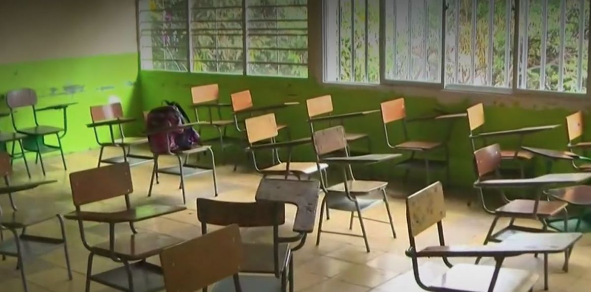 Niño de 11 años era víctima de bullying y murió por un golpe en la cabeza 1 Niño de 11 años era víctima de bullying y murió por un golpe en la cabeza Juan Martín Garzón, un estudiante de tan solo 11 años que cursaba grado sexto en la institución San Pío X, de Manizales, falleció este 16 de marzo luego de estar hospitalizado por recibir un fuerte golpe en la cabeza con una puerta, al parecer por parte de algunos compañeros que le hacían bullying.