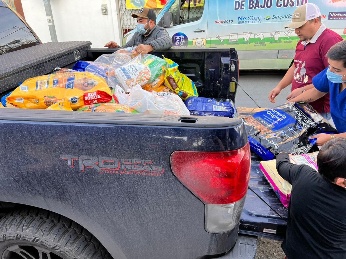Mujer pidió que a su velorio llevaran comida para animales en vez de flores 2 Mujer pidió que a su velorio llevaran comida para animales en vez de flores En las últimas horas trascendió una historia que tiene conmovidos a muchos internautas y mexicanos, lugar donde se presentó esta historia. Se trata del caso de Eva María García, una mujer amante de los animales y que como última voluntad, antes de fallecer, pidió que a sub funeral llevaran comida para los perritos de la calle en vez de flores al lado de su ataúd.