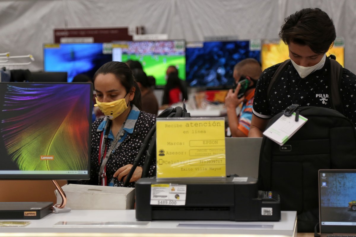 Las plataformas digitales esperan vender 20 veces más en el primer día sin IVA 3 Las plataformas digitales esperan vender 20 veces más en el primer día sin IVA Una nueva jornada del Día sin IVA se vivirá hoy viernes 11 de marzo en Colombia, una fecha en la que el Gobierno Nacional le permite a los ciudadanos adquirir algunos bienes exentos del impuesto, con el objetivo de seguir impulsando la reactivación de la economía.