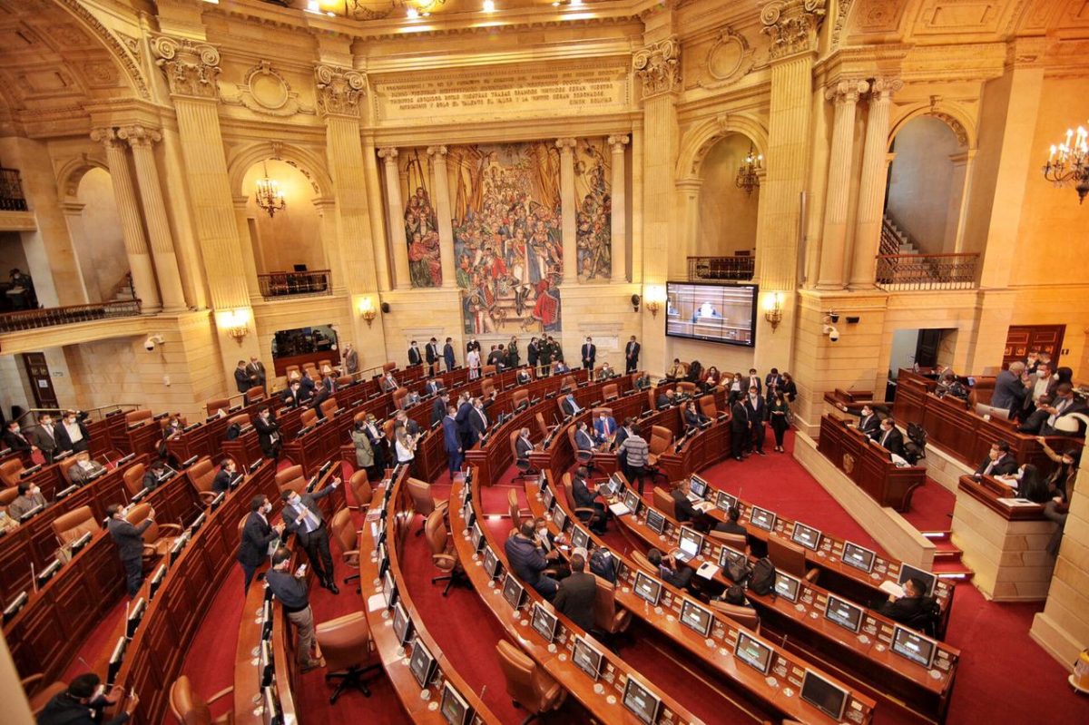 Abecé sobre el funcionamiento del Congreso 2 Abecé sobre el funcionamiento del Congreso A continuación, elaboramos un práctico ABC sobre todo lo que debe saber del funcionamiento del Congreso: diferencias entre la Cámara y el Senado, sus funciones y demás.