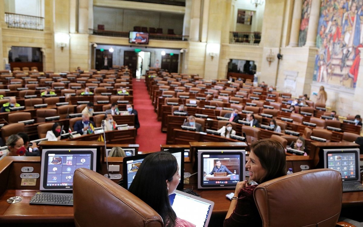 Conozca el billete que se ganarán los senadores y representantes a la Cámara 5 Conozca el billete que se ganarán los senadores y representantes a la Cámara Tras las elecciones del domingo, a muchos ciudadanos les surgió una pregunta: ¿cuánto van a ganar los senadores y representante a la Cámara?