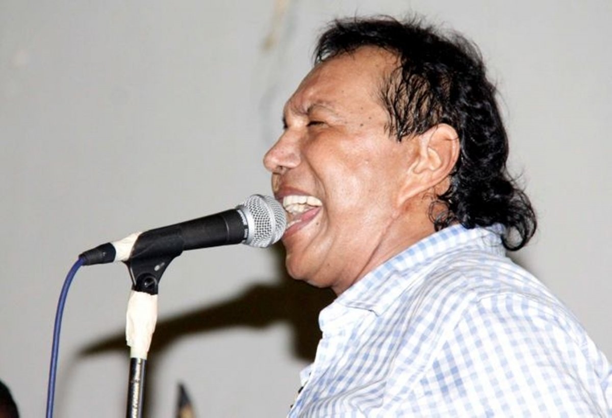 ¿Por qué el acta de nacimiento de Diomedes dice que es mujer? Esta es la historia En el registro de nacimiento&nbsp;de Diomedes Díaz figura que el cantante es de sexo "femenino", esto tras un error del notario. El 'Cacique' se fue a la tumba sin arreglar su registro.