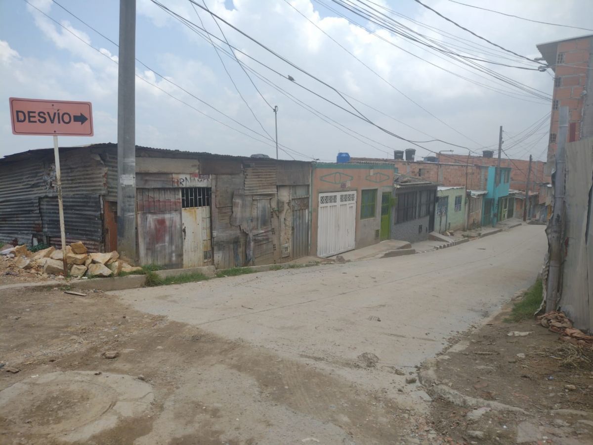 Crimen a bala en el Divino Niño El niño se refería al más reciente homicidio ocurrido en municipio, la tarde de este lunes. Y es que ayer los característicos chalecos anti balas verdes de la Policía de Soacha se vieron en cada esquina de un delicado sector conocido como Divino Niño.