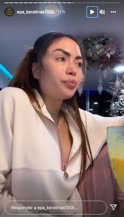 EN VIDEO: ¡Qué trompeada! Epa Colombia le dio un beso con lengua a su perrita 1 EN VIDEO: ¡Qué trompeada! Epa Colombia le dio un beso con lengua a su perrita La empresaria de las keratinas Epa Colombia siempre está dando de qué hablar en las redes sociales, pues su particular personalidad la lleva a actuar de formas que deja sorprendidos a sus seguidores. Recientemente generó polémica por darle un particular beso apasionado a su perrita.