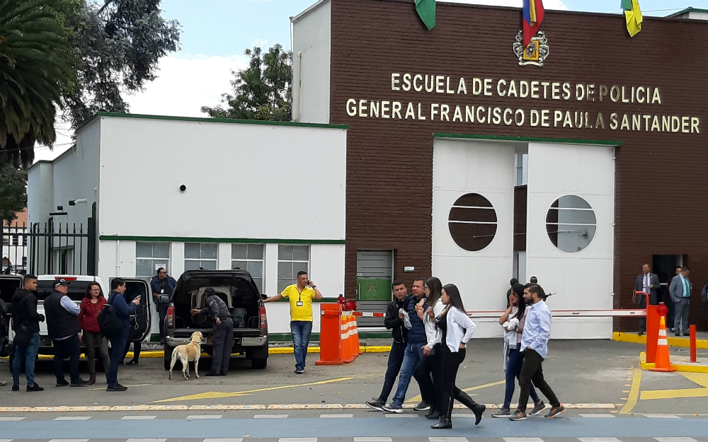46 años de cárcel al responsable del atentado a la escuela General Santander 2 46 años de cárcel al responsable del atentado a la escuela General Santander En las últimas horas la Fiscalía dio a conocer que Ricardo Andrés Carvajal Salgar fue condenado a 46 años de prisión por su participación en el atentado a la Escuela de Cadetes de la Policía Nacional General Francisco de Paula Santander, que dejó 22 muertos y 64 personas heridas.