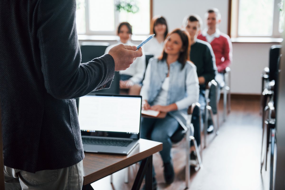 Ojo a los créditos para diplomados del Icetex Para aquellos que deseen continuar con su educación después de terminar una carrera profesional o técnica, pero todavía no se sienten listos para una especialización o maestría, un diplomado es la forma ideal de conseguirlo con el Icetex.