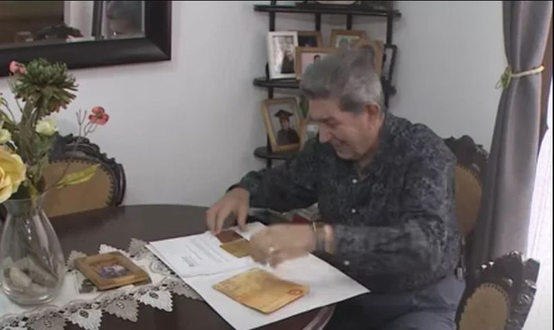 Encontró la libreta de ahorros de su papá y ahora podría convertirse en millonario 1 Encontró la libreta de ahorros de su papá y ahora podría convertirse en millonario Una historia de no creer le ocurrió a un hombre en Chile. Un golpe de suerte lo tendría a punto de convertirse en millonario y todo gracias a una antigua libreta de ahorros que era de su padre, que murió hace más de 30 años. El sujeto encontró la libreta en un cajón.