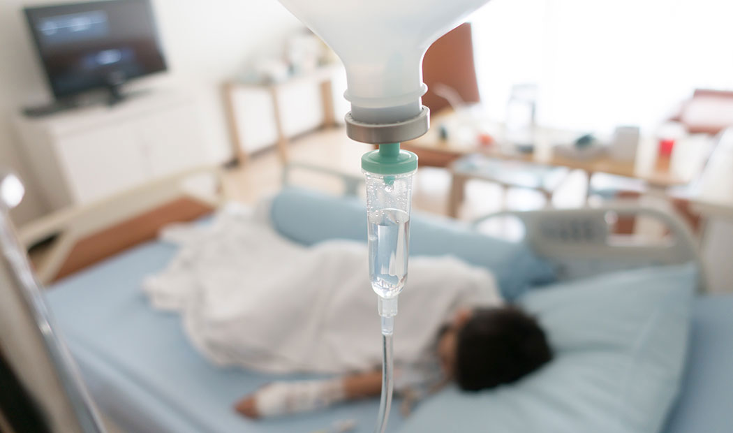 Padres de niño agredido en Manizales rompen el silencio El caso de violencia escolar contra un niño de 13 años en el Colegio Granadino de Manizales sigue impactando al país. Este viernes los padres del menor lesionado expresaron su dolor y pidieron mesura respecto a la información que ha circulado de los detalles del caso.