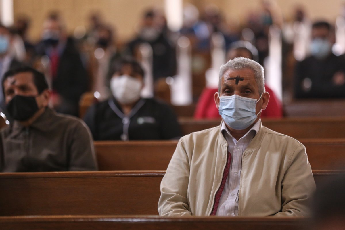 Así se vivirá el Miércoles de Ceniza en Bogotá Los feligreses de la iglesia Católica se preparan desde ya para vivir una de las épocas más importantes del año: la Cuaresma, donde conmemoramos la pasión, muerte y resurrección de Jesús para redimir a la humanidad de sus pecados. Hoy inicia esta festividad religiosa con el Miércoles de Ceniza, por eso en Q’HUBO hacemos un recuento de lo que debe tener en cuenta para que celebre con responsabilidad, sin olvidar los protocolos de bioseguridad.