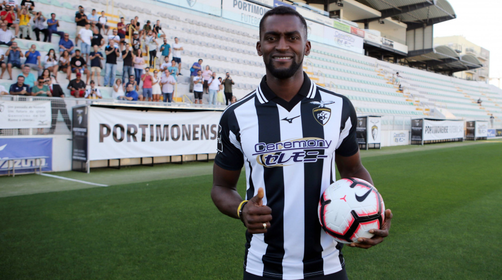 EN VIDEO: Jackson Martínez visitó Q'HUBO y nos contó que podría volver a las canchas 3 EN VIDEO: Jackson Martínez visitó Q'HUBO y nos contó que podría volver a las canchas Jackson Martínez vive un momento especial en su vida disfrutando de su nueva faceta como rapero. Sin embargo, este chocoano de 35 años, quien tuvo que alejarse de las canchas en 2020 por una grave lesión de tobillo, aún cree que puede volver a jugar. Q’HUBO habló con él sobre este y otros temas de su carrera deportiva. Además, se refirió a la crisis de la Selección Colombia.